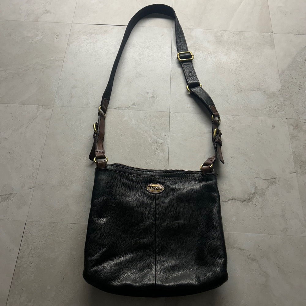 Fossil Crossbody Bag Black Pebbled Leather Brown Trim Multi Pocket Adjustable